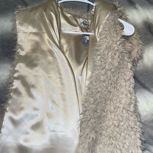 Fur vest with hood with tags. S/M